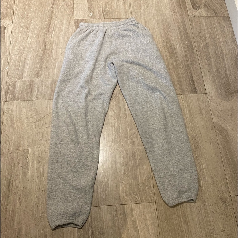 gray sweatpants